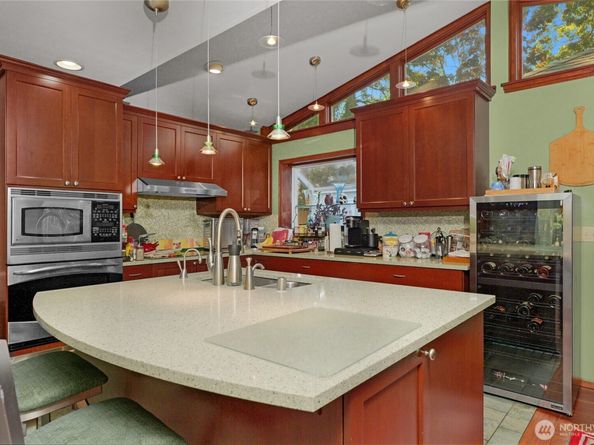15931 SE 1st Street, Bellevue WA 98008