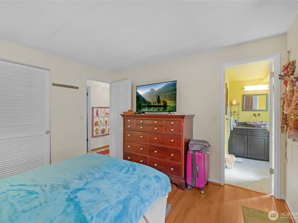 15931 SE 1st Street, Bellevue WA 98008