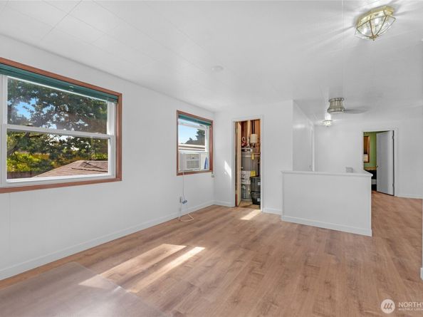 15931 SE 1st Street, Bellevue WA 98008
