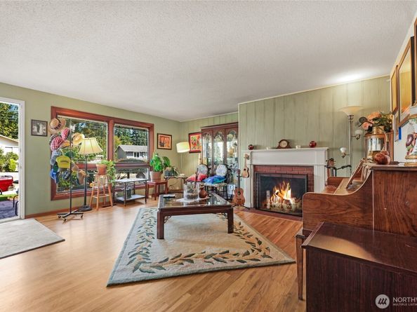 15931 SE 1st Street, Bellevue WA 98008