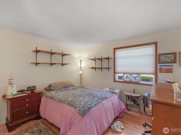 15931 SE 1st Street, Bellevue WA 98008