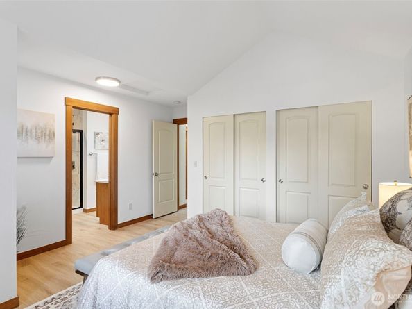 14011 Roosevelt Way N, Seattle WA 98133