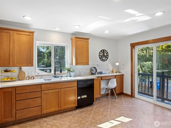 14011 Roosevelt Way N, Seattle WA 98133