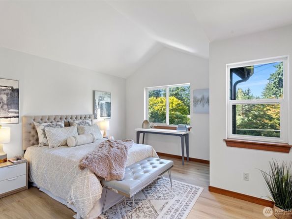 14011 Roosevelt Way N, Seattle WA 98133