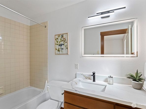 14011 Roosevelt Way N, Seattle WA 98133