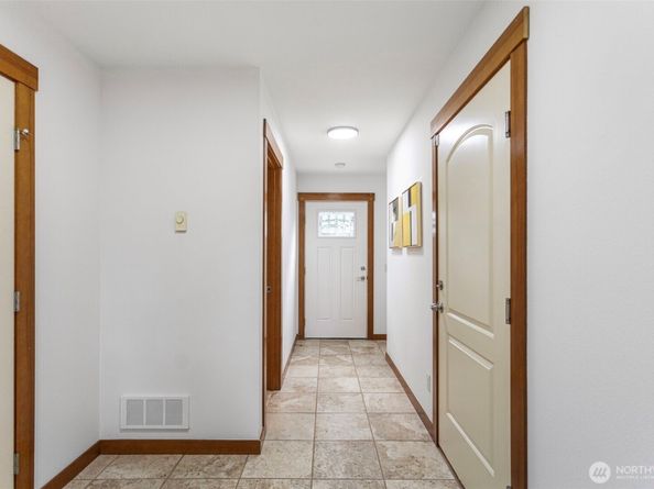 14011 Roosevelt Way N, Seattle WA 98133