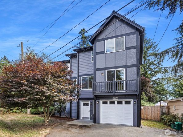 14011 Roosevelt Way N, Seattle WA 98133
