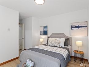 14011 Roosevelt Way N, Seattle WA 98133