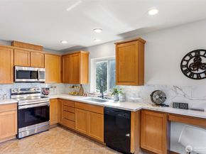 14011 Roosevelt Way N, Seattle WA 98133
