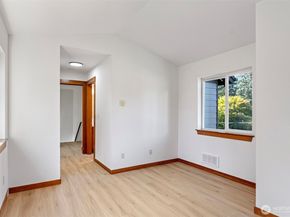 14011 Roosevelt Way N, Seattle WA 98133