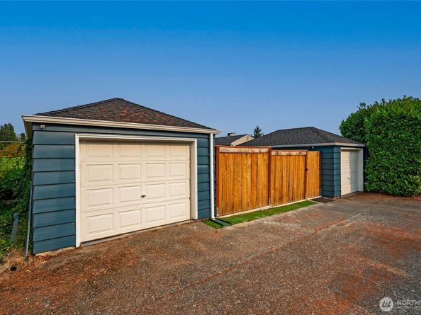 1943 34th Avenue W, Seattle WA 98199