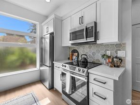 18521 1st Avenue NE B, Shoreline WA 98155