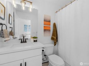 18521 1st Avenue NE B, Shoreline WA 98155