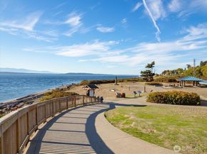 422 NW 196th Place, Shoreline WA 98177