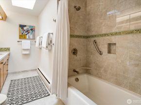 422 NW 196th Place, Shoreline WA 98177