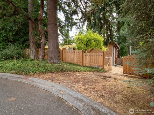 422 NW 196th Place, Shoreline WA 98177