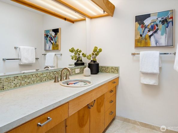 422 NW 196th Place, Shoreline WA 98177