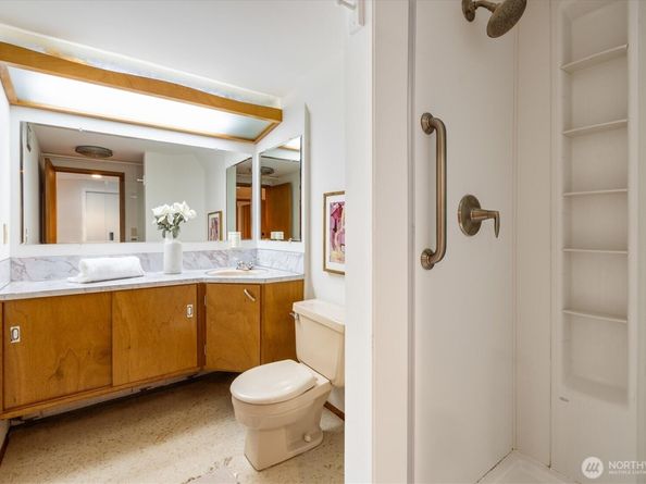 422 NW 196th Place, Shoreline WA 98177