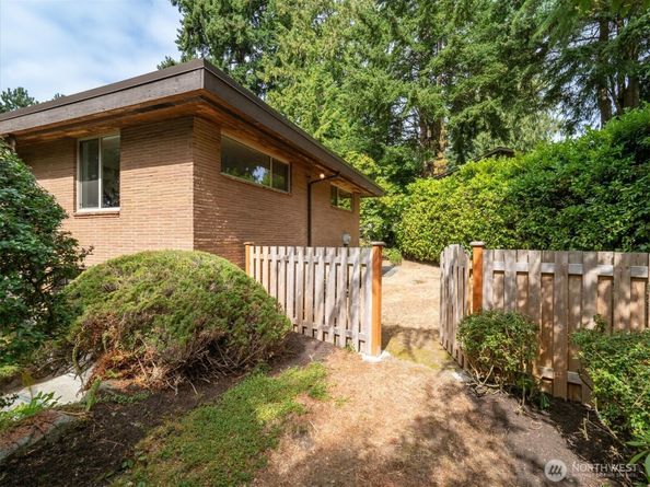 422 NW 196th Place, Shoreline WA 98177