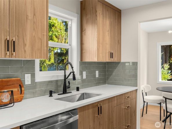 922 NE 117th Street, Seattle WA 98125