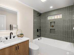 922 NE 117th Street, Seattle WA 98125