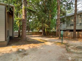 12221 100th Avenue NE 103, Kirkland WA 98034