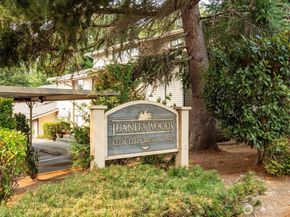 12221 100th Avenue NE 103, Kirkland WA 98034