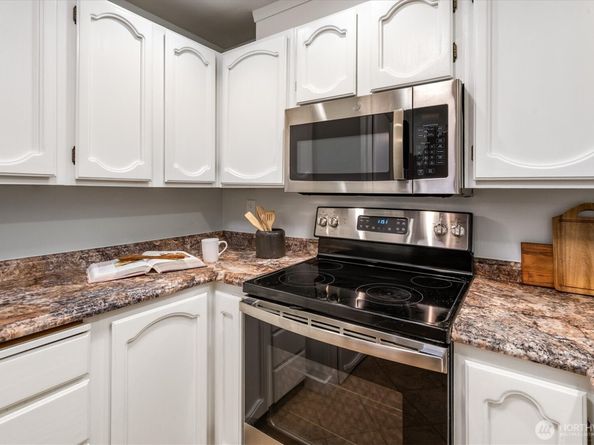 12221 100th Avenue NE 103, Kirkland WA 98034
