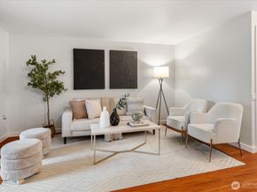 12221 100th Avenue NE 103, Kirkland WA 98034