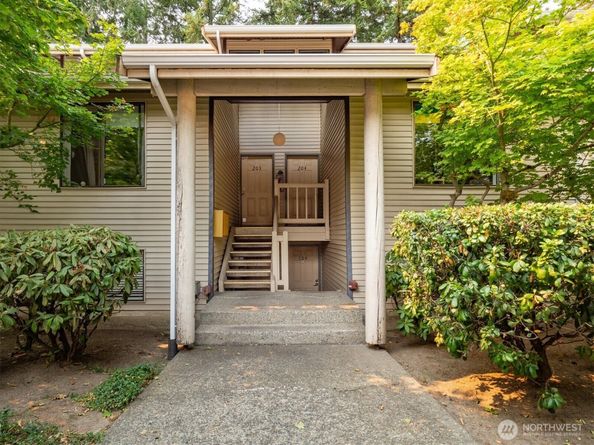 12221 100th Avenue NE 103, Kirkland WA 98034