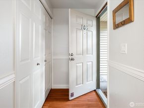 12221 100th Avenue NE 103, Kirkland WA 98034