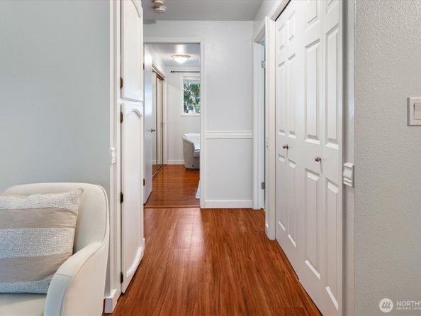12221 100th Avenue NE 103, Kirkland WA 98034