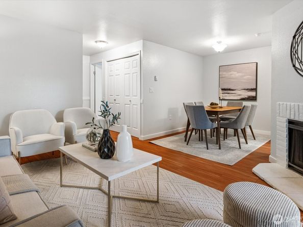 12221 100th Avenue NE 103, Kirkland WA 98034