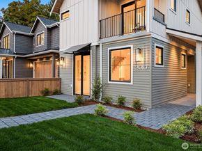 2010 9th Street W, Kirkland WA 98033