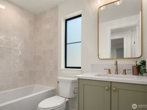 2010 9th Street W, Kirkland WA 98033