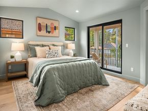 2010 9th Street W, Kirkland WA 98033