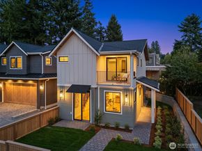 2010 9th Street W, Kirkland WA 98033
