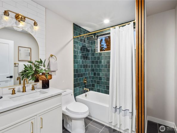9031 4th Avenue NW B, Seattle WA 98106
