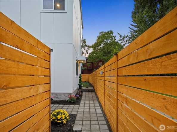 9031 4th Avenue NW B, Seattle WA 98106