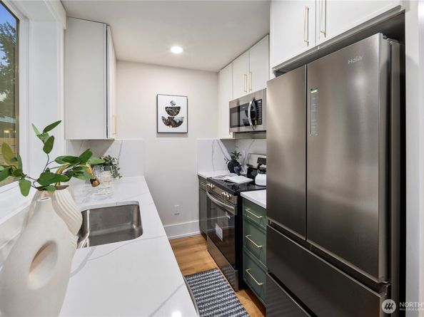 9031 4th Avenue NW B, Seattle WA 98106