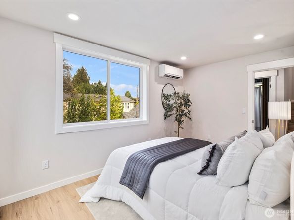 9031 4th Avenue NW B, Seattle WA 98106