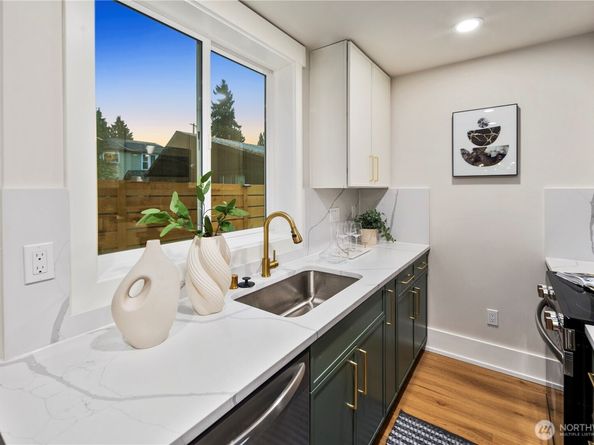 9031 4th Avenue NW B, Seattle WA 98106