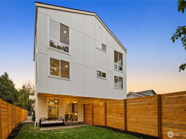 9031 4th Avenue NW B, Seattle WA 98106