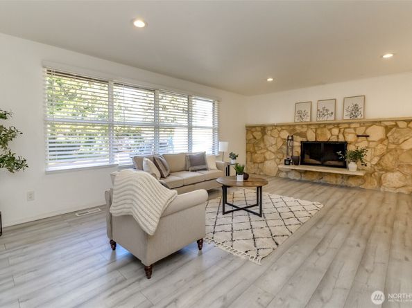 2807 S 282nd Street, Federal Way WA 98003