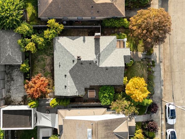 3759 SW Grayson Street, Seattle WA 98126