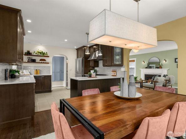 3759 SW Grayson Street, Seattle WA 98126