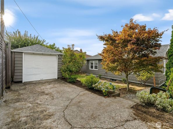 3759 SW Grayson Street, Seattle WA 98126