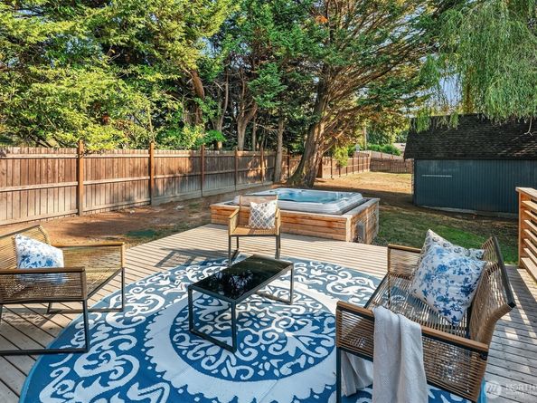 9705 SW Burton Drive, Vashon WA 98070