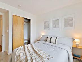 827 Hiawatha Place S 402, Seattle WA 98144