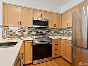 827 Hiawatha Place S 402, Seattle WA 98144